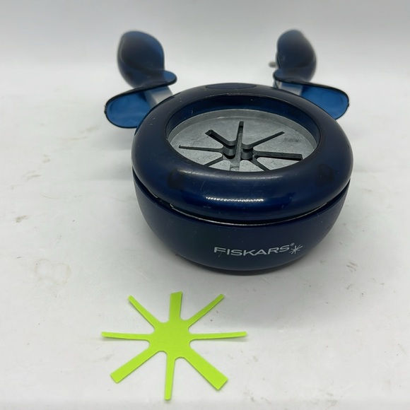 Fiskars Easy Squeeze Paper Punch Cutter Scrapbooking Crafting Star Flower Shape - Picture 3 of 4